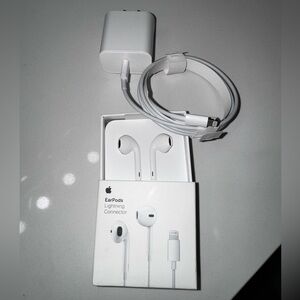 Apple White EarPods with Charger and 3-1/2ft Cable
